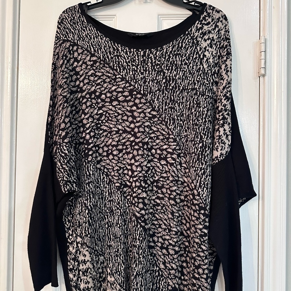 Splash Black and White‎ Patterned Blouse